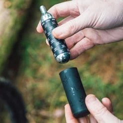 Peaty's Holeshot CO2 Cartridge Refill Pack - MTB (25g) 5er Pack 7 Peaty's Holeshot CO2 Cartridge Refill Pack - MTB (25g) 5er Pack -Antivol Soldes Boutique 5060541583917PeatysHoleshotCO2CartridgeRefillPack MTB25g 5erPack 3