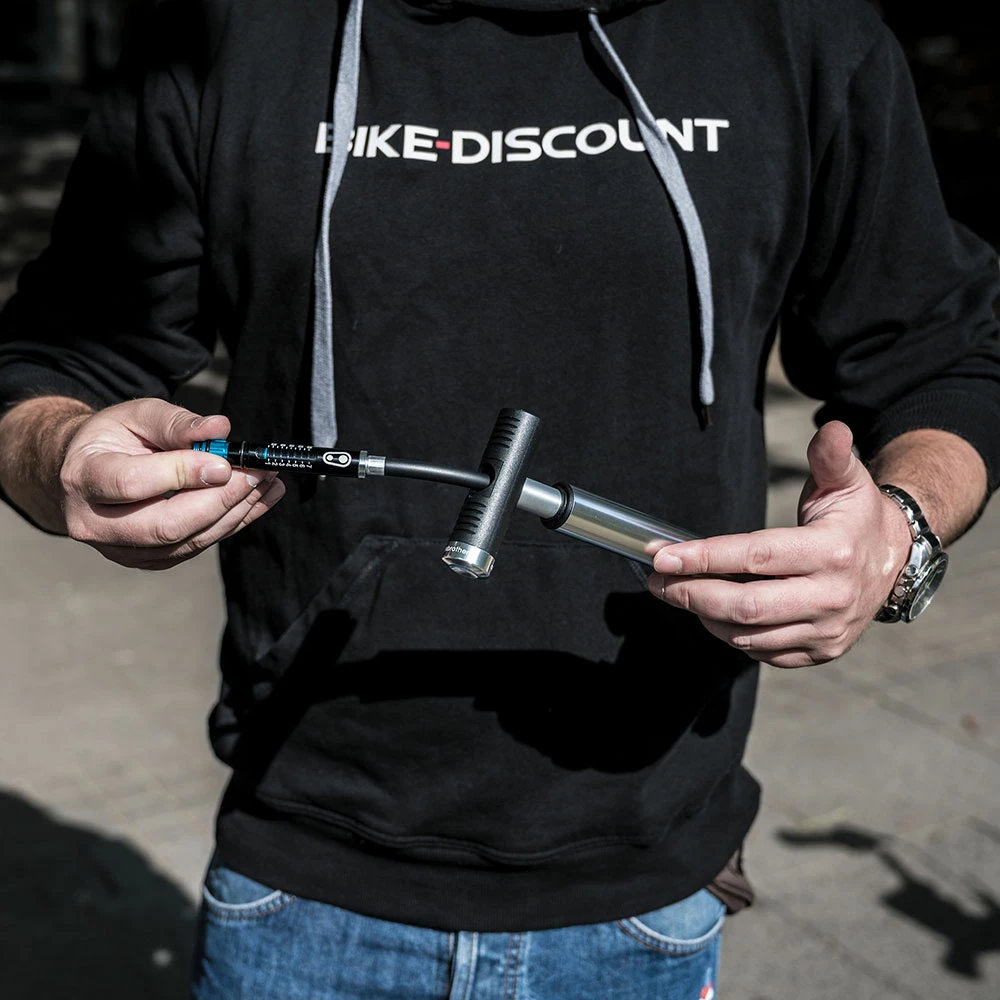 Crankbrothers Pompe Manuelle Klic HV Avec Manomètre 5 Crankbrothers Pompe Manuelle Klic HV Avec Manomètre – Image 3